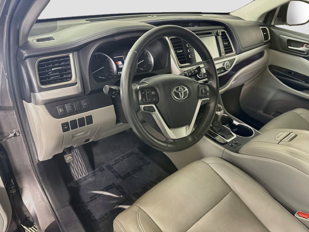 Certified 2019 Toyota Highlander XLE AWD/4WD image 18