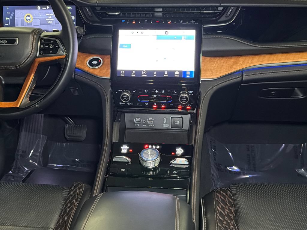 Used 2022 Jeep Grand Cherokee Summit AWD/4WD image 17