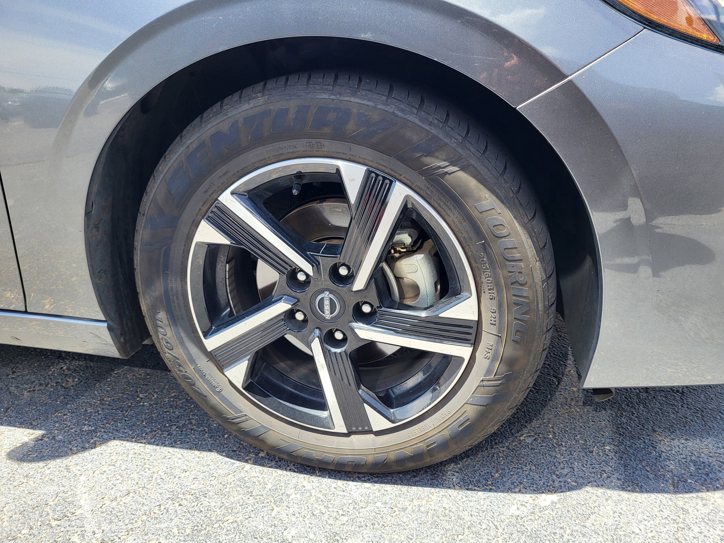 Used 2024 Nissan Sentra SV FWD image 17