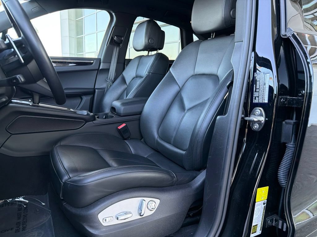 Used 2024 Porsche Macan AWD/4WD image 12