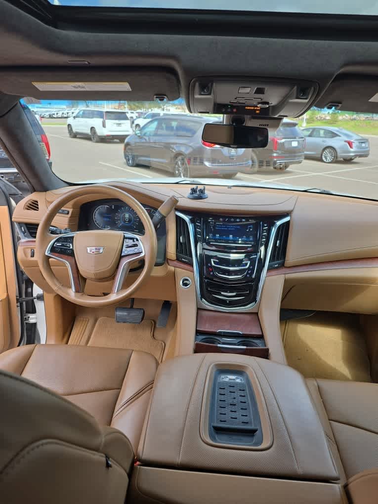 Used 2017 Cadillac Escalade Platinum AWD/4WD image 7