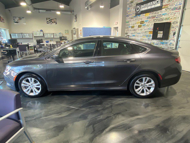 Used 2016 Chrysler 200 Limited FWD image 4