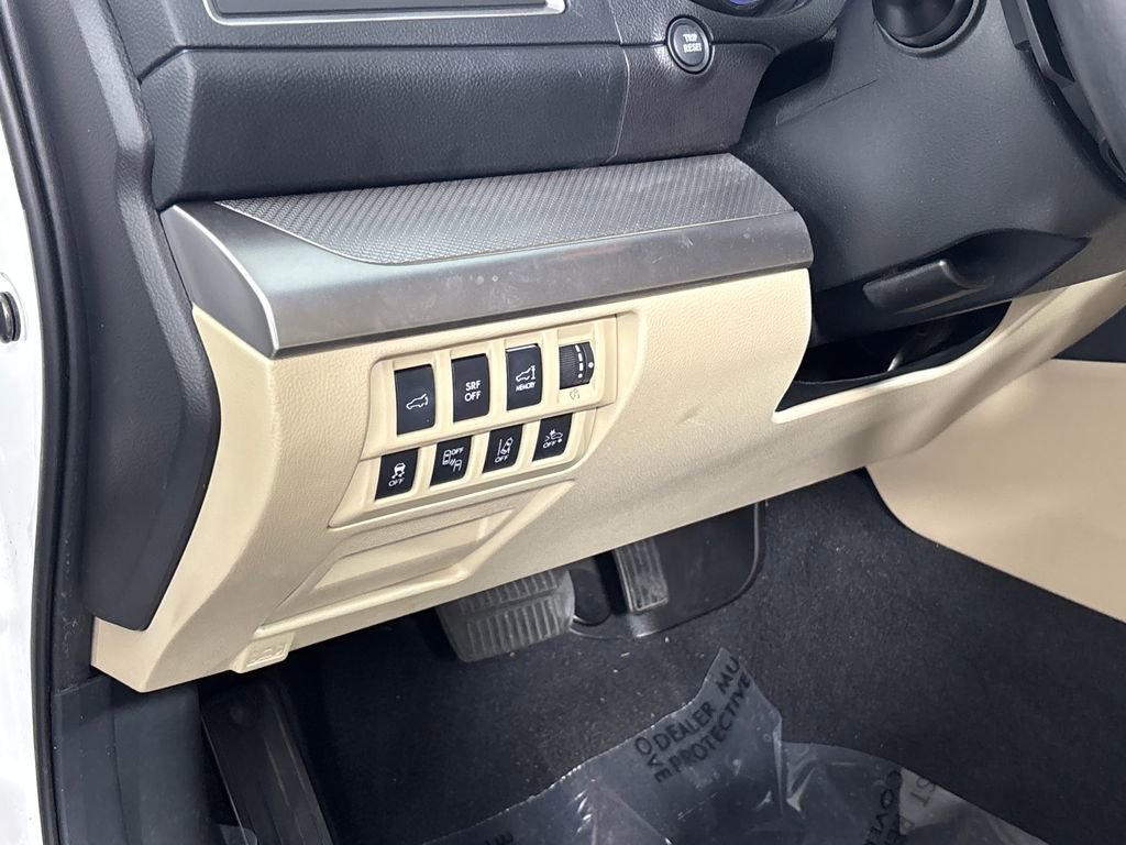 Used 2017 Subaru Outback 2.5i Premium image 12