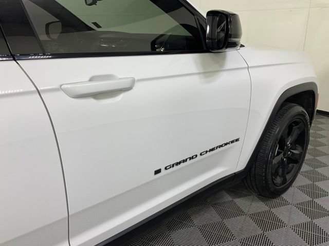 Used 2023 Jeep Grand Cherokee Altitude AWD/4WD image 9