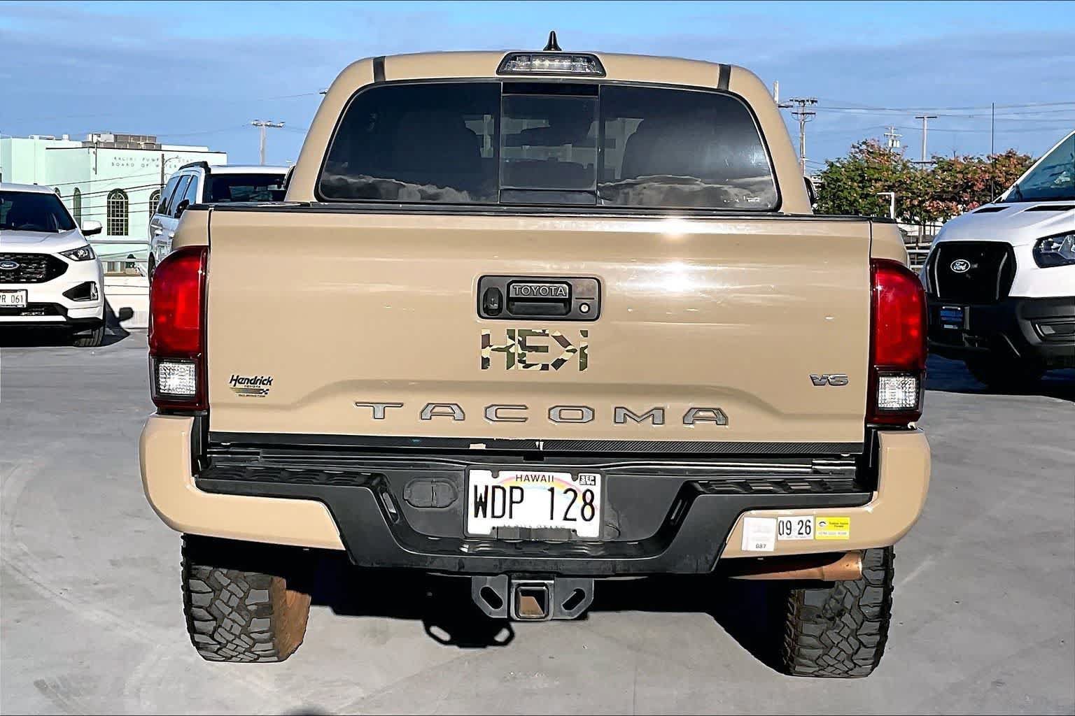 Used 2019 Toyota Tacoma TRD Sport AWD/4WD image 5