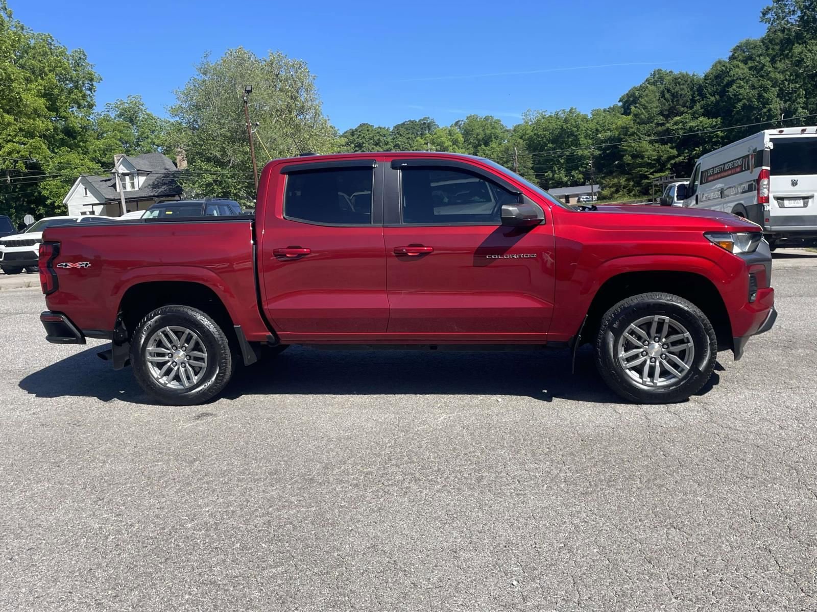 Used 2023 Chevrolet Colorado LT w/ LT Convenience Package II AWD/4WD image 2