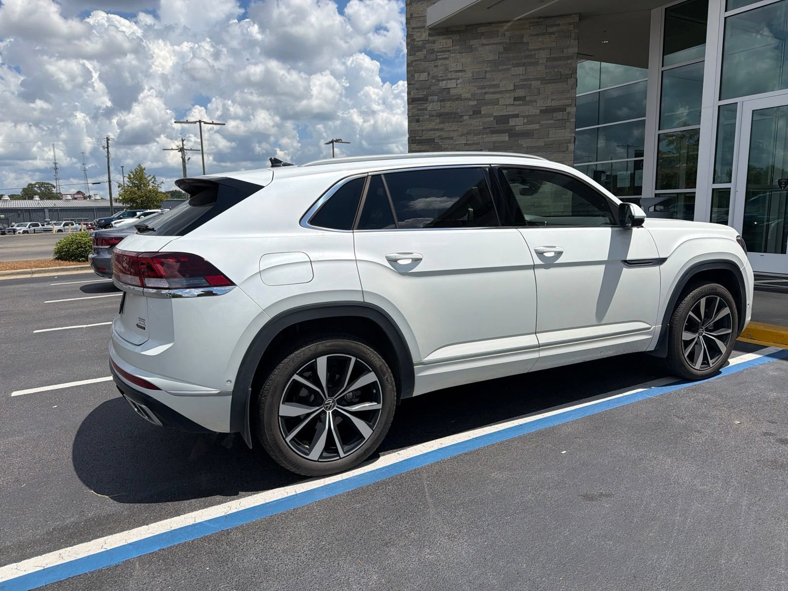 Used 2025 Volkswagen Atlas Cross Sport SEL Premium R-Line AWD/4WD image 7