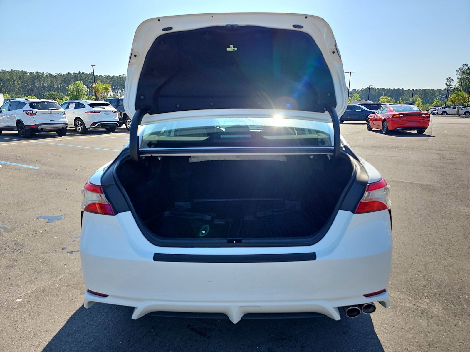Used 2019 Toyota Camry SE w/ Convenience Package FWD image 14