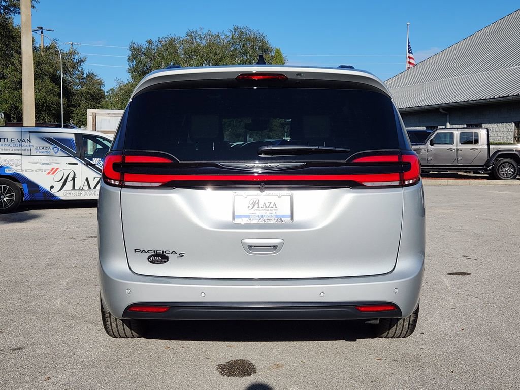 New 2026 Chrysler Pacifica Select w/ S Appearance Package image 5