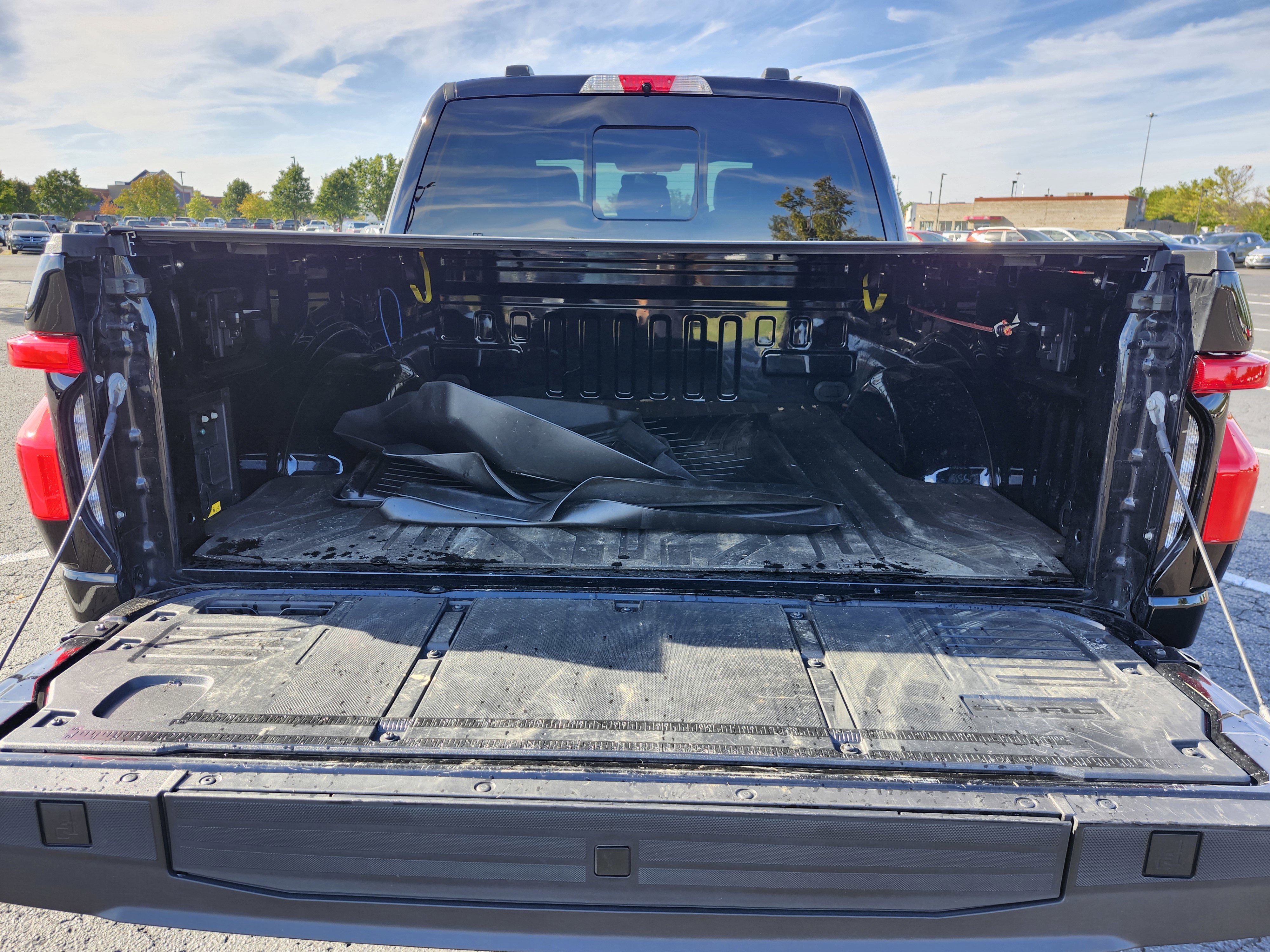 Used 2023 Ford F150 Lightning Lariat image 17