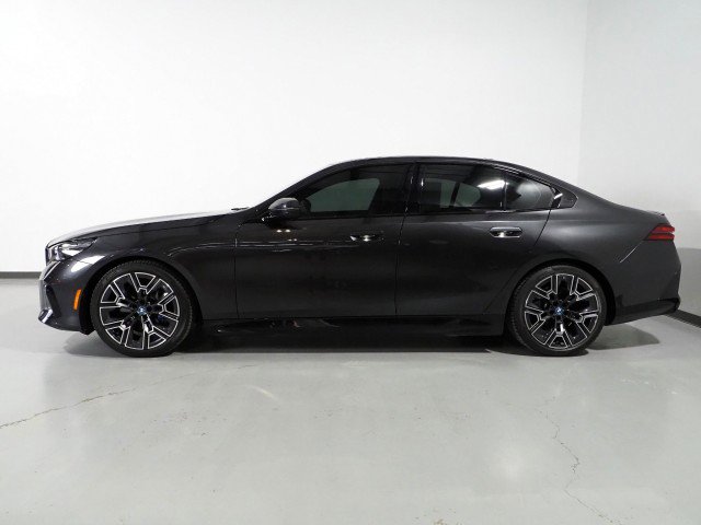 Used 2025 BMW i5 eDrive40i w/ M Sport Package image 9