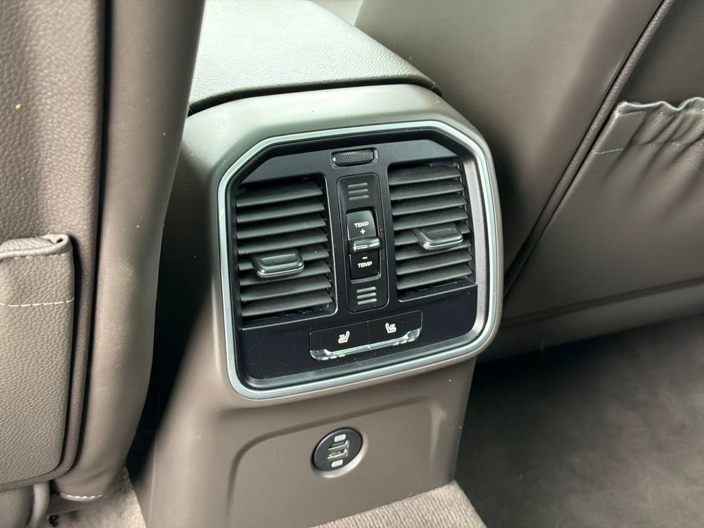 Used 2018 Porsche Macan image 16