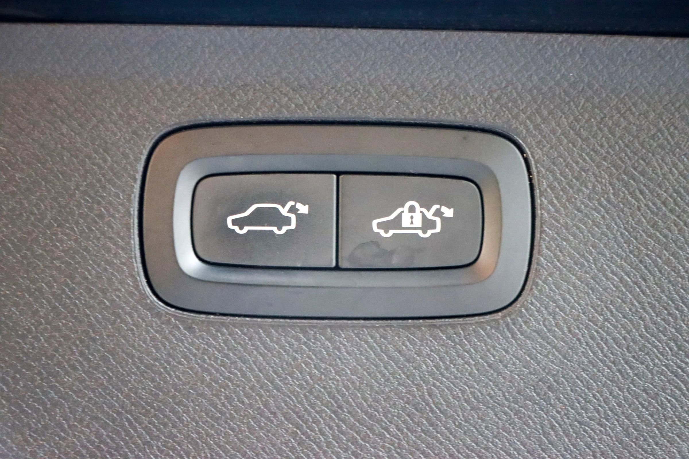 Used 2018 Volvo XC90 T6 R-Design w/ Convenience Package image 30