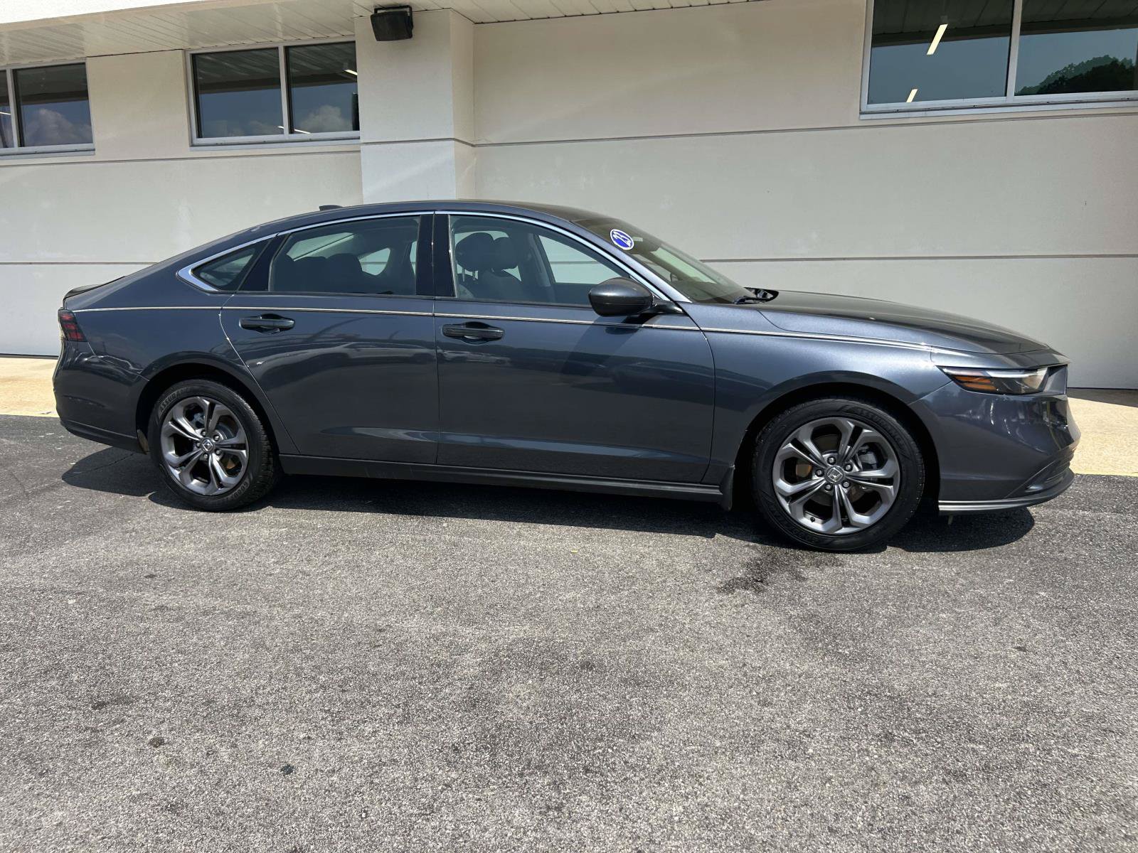Used 2023 Honda Accord EX image 2