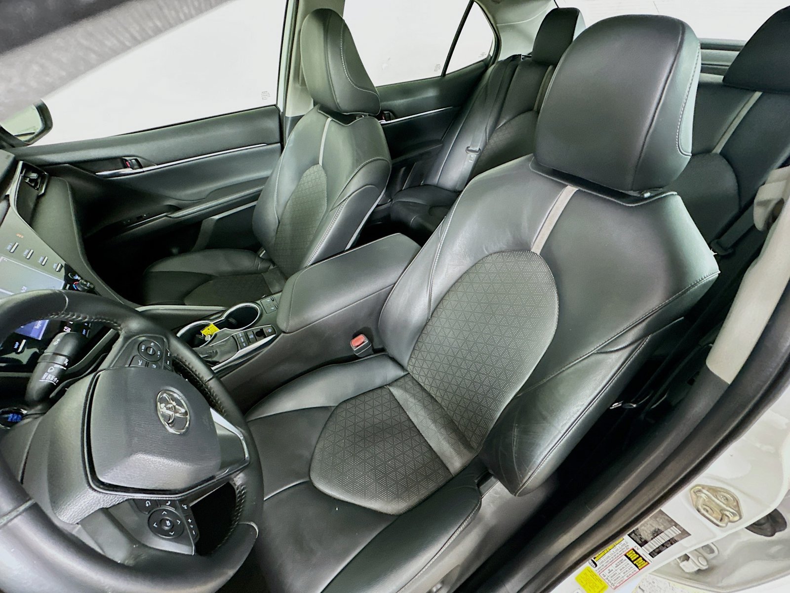 Used 2020 Toyota Camry XSE FWD image 32