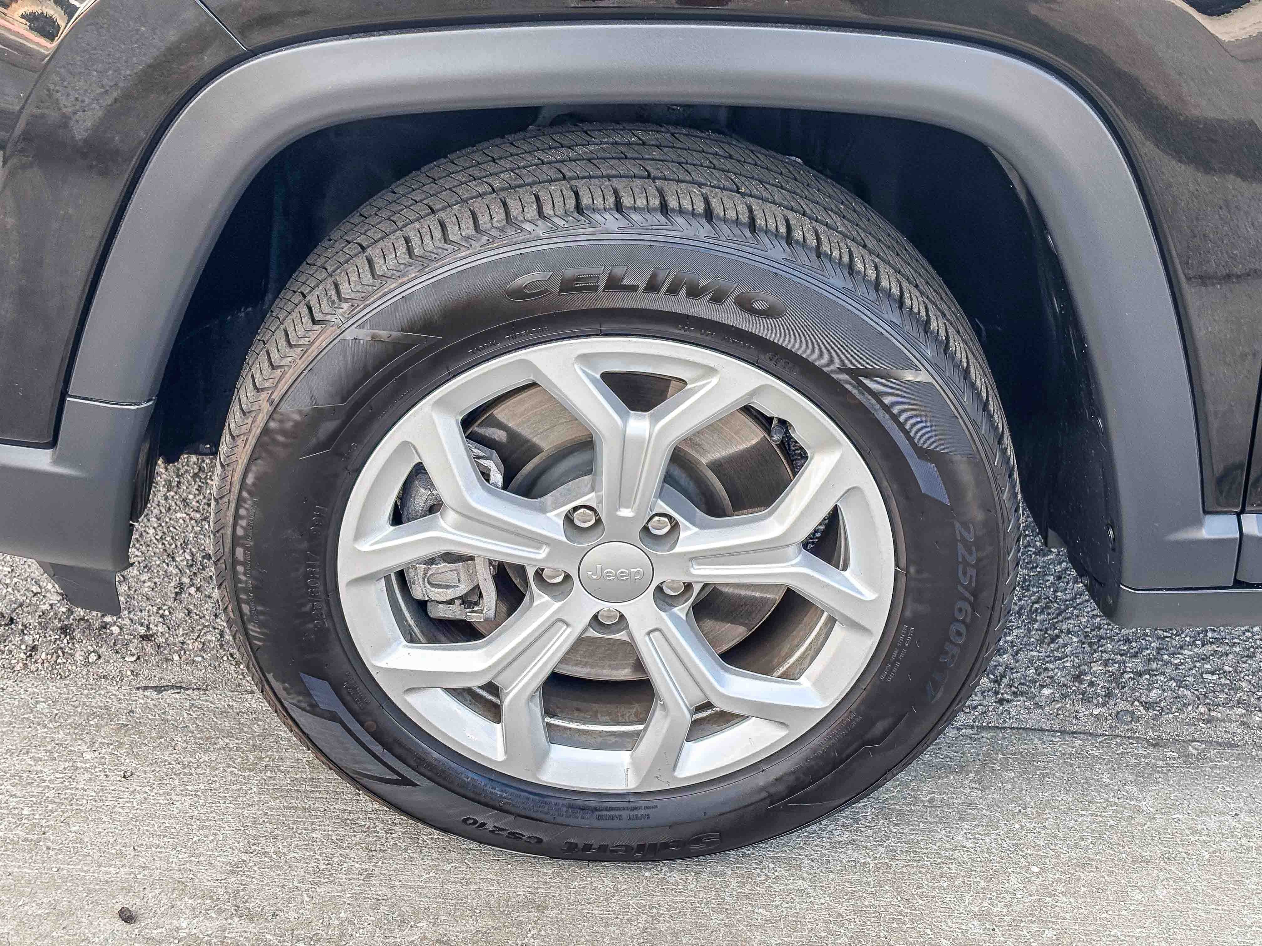 Used 2024 Jeep Compass Latitude image 11