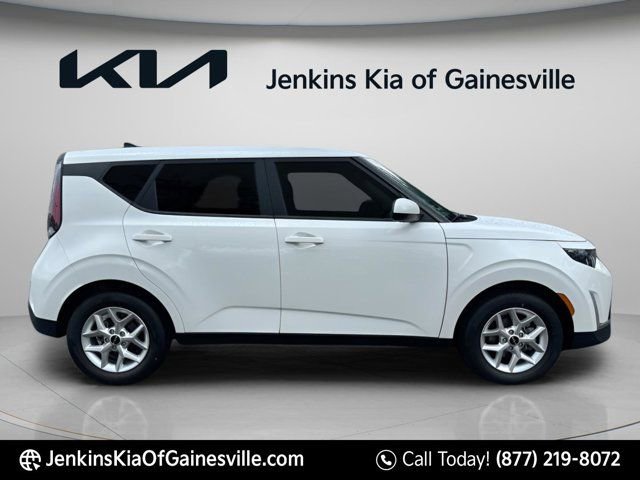 Used 2025 Kia Soul LX w/ LX Technology Package image 2