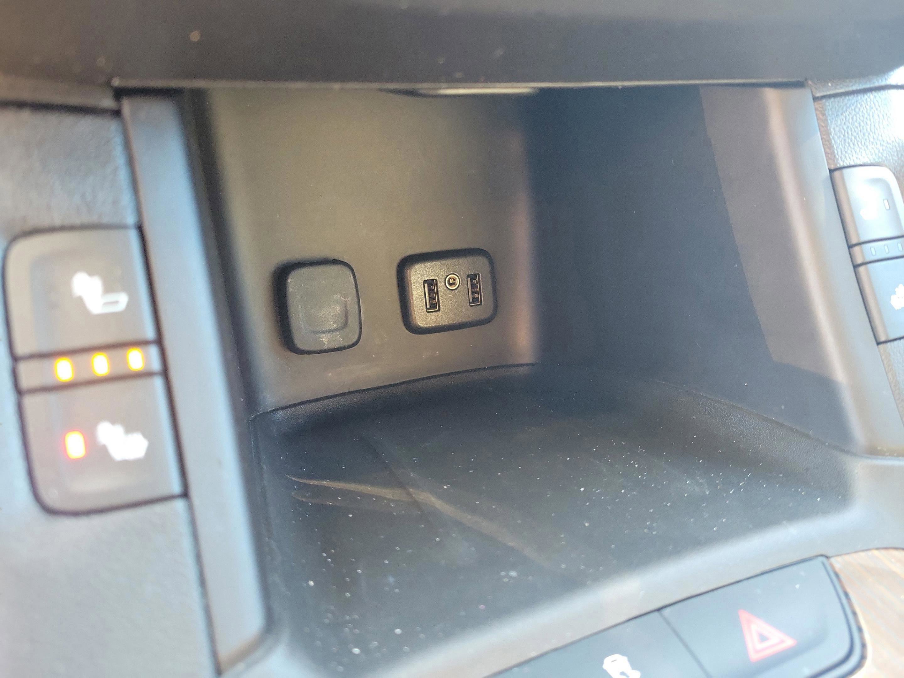 Used 2018 GMC Acadia SLE image 16