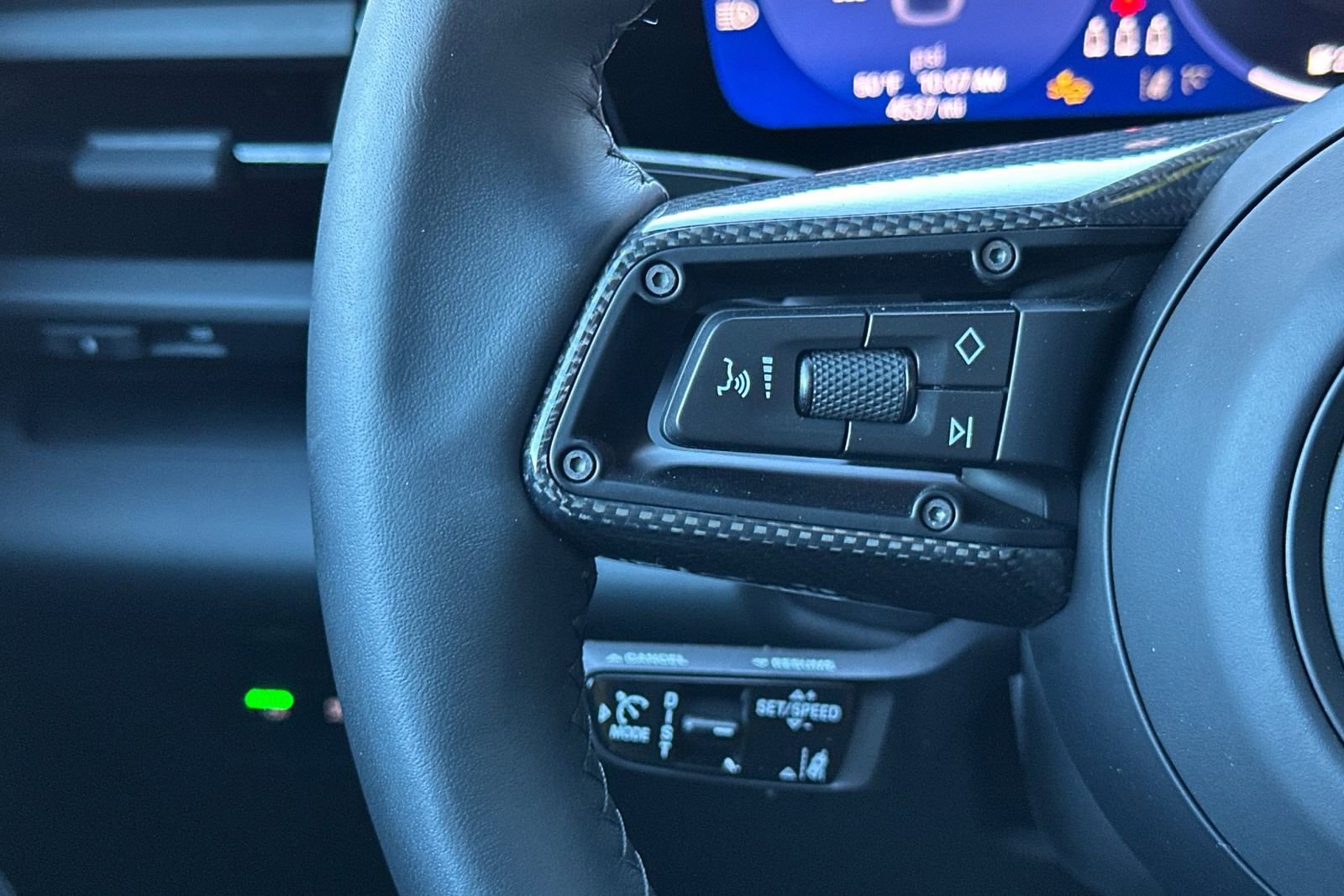 Certified 2025 Porsche Macan 4 Electric image 31