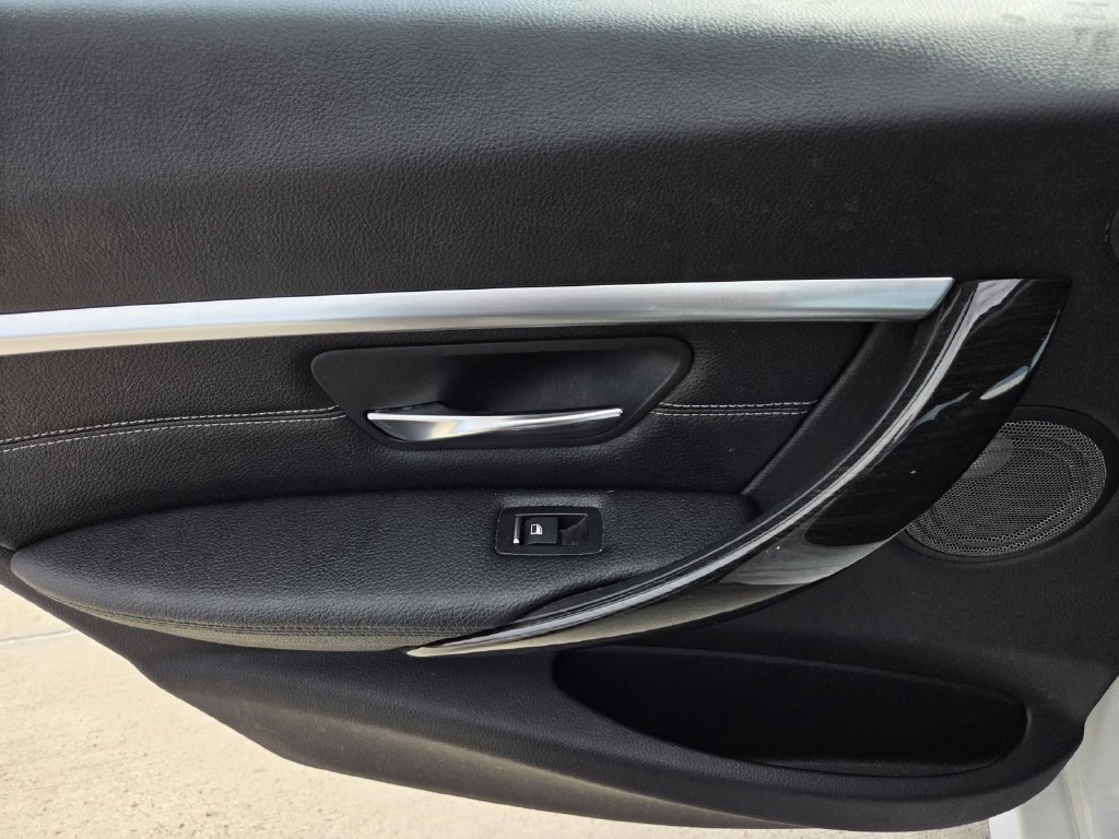 Used 2018 BMW 330i Sedan RWD image 11