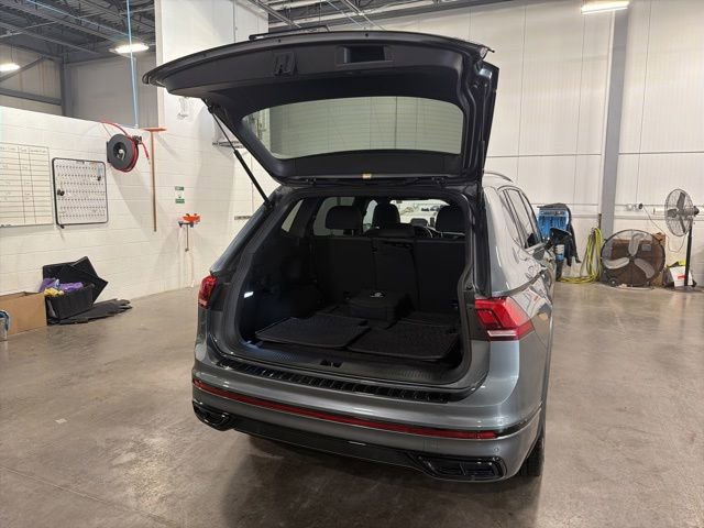 Used 2023 Volkswagen Tiguan SE R-Line AWD/4WD image 13
