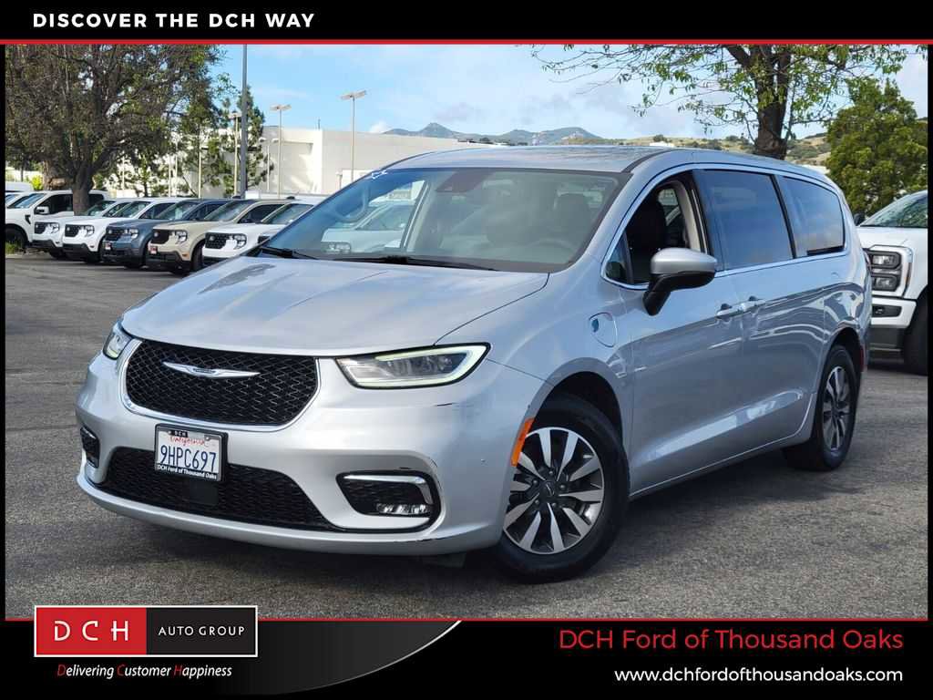 Used 2023 Chrysler Pacifica Touring-L image 1