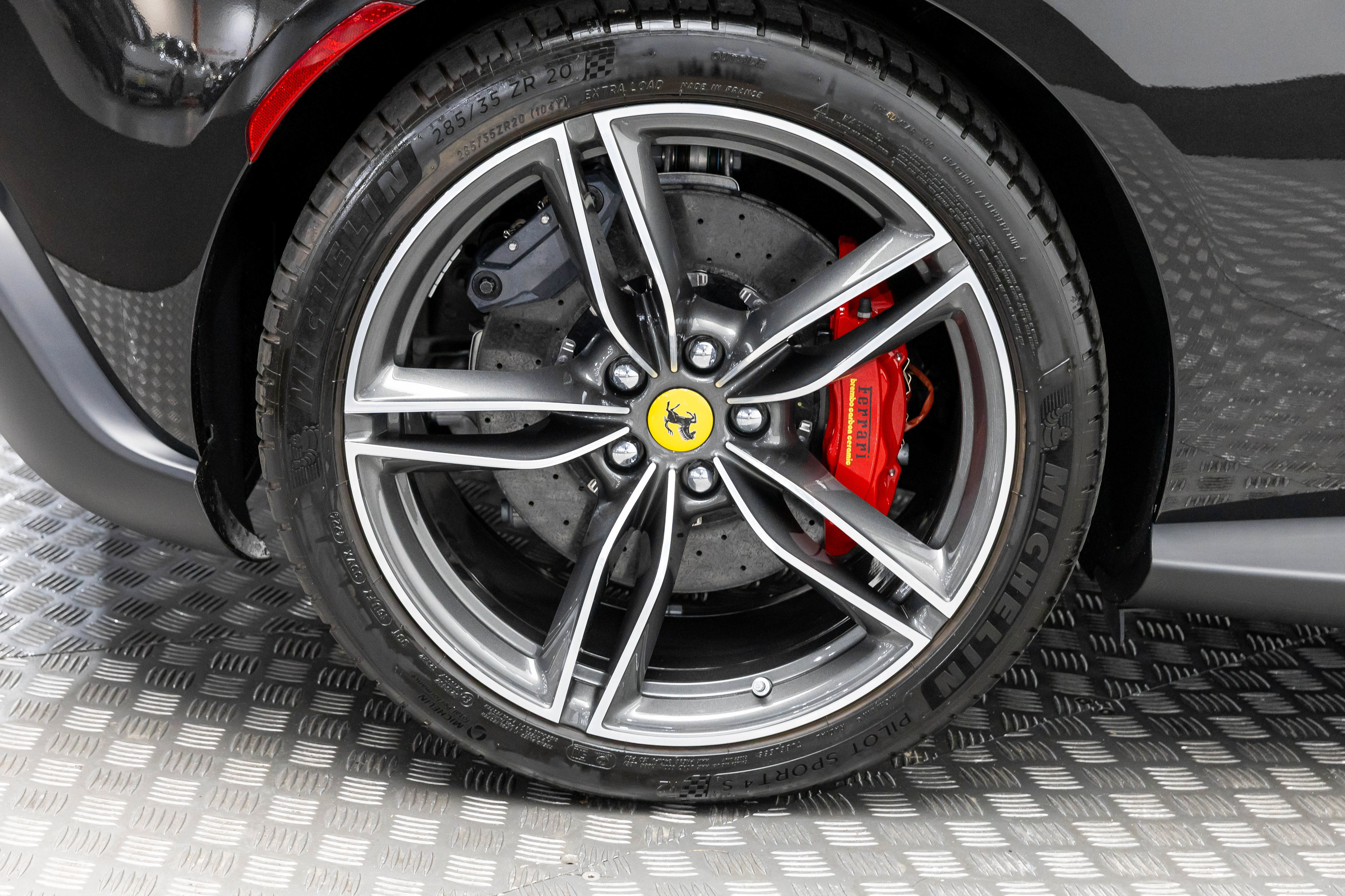 Used 2025 Ferrari Roma Spider RWD image 24