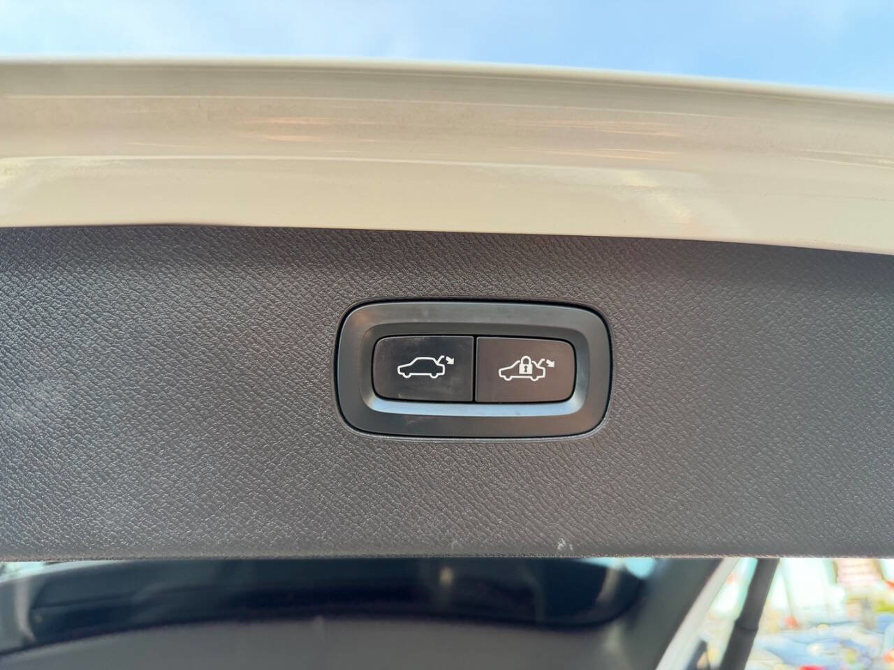 Used 2018 Volvo XC90 T6 Momentum w/ Convenience Package AWD/4WD image 8