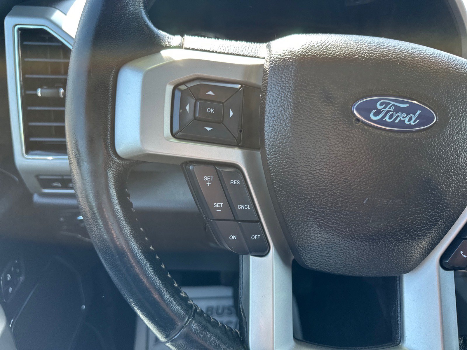 Used 2017 Ford F150 Lariat w/ Equipment Group 502A Luxury AWD/4WD image 33