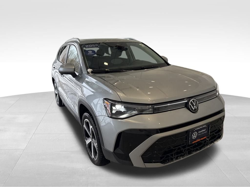 Used 2025 Volkswagen Taos SEL image 9