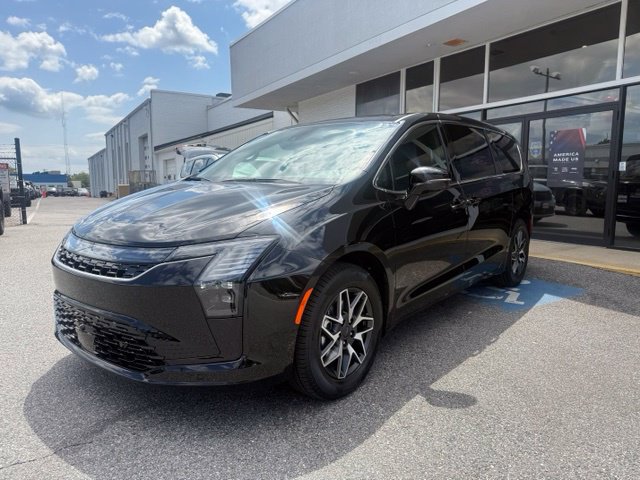 New 2027 Chrysler Pacifica Limited w/ Family Tech Group FWD image 7