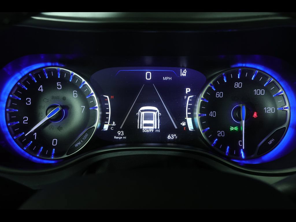 Used 2025 Chrysler Pacifica Limited FWD image 26