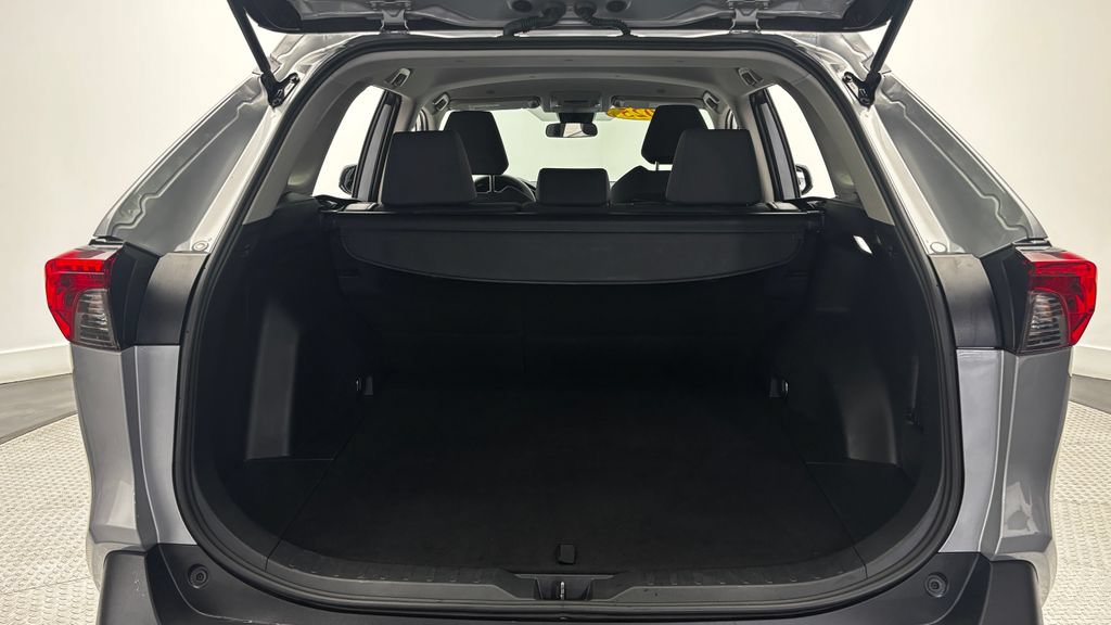 Used 2025 Toyota RAV4 XLE AWD/4WD image 38