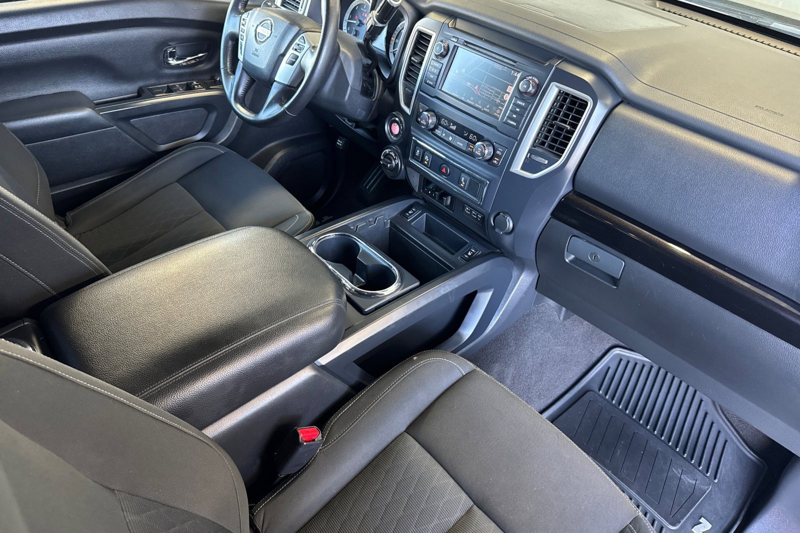 Used 2019 Nissan Titan SV w/ SV Convenience Package image 14