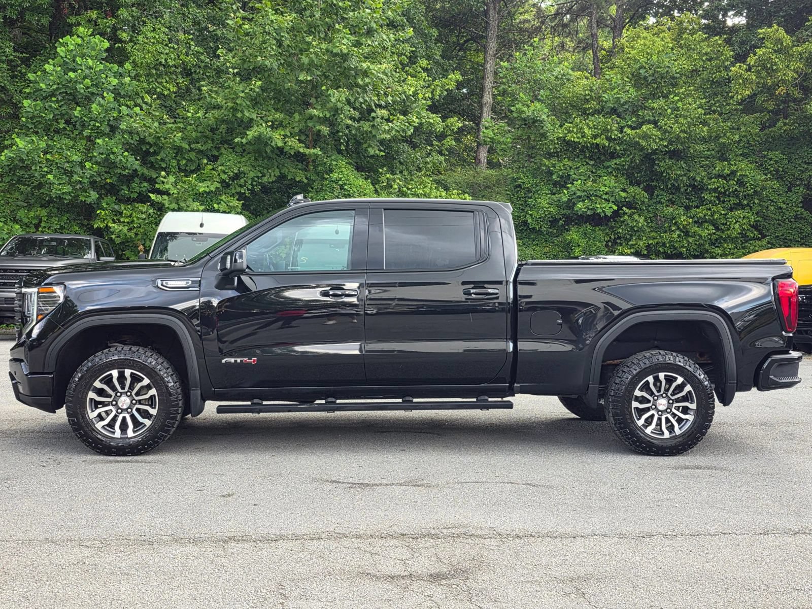 Used 2023 GMC Sierra 1500 AT4 AWD/4WD image 4