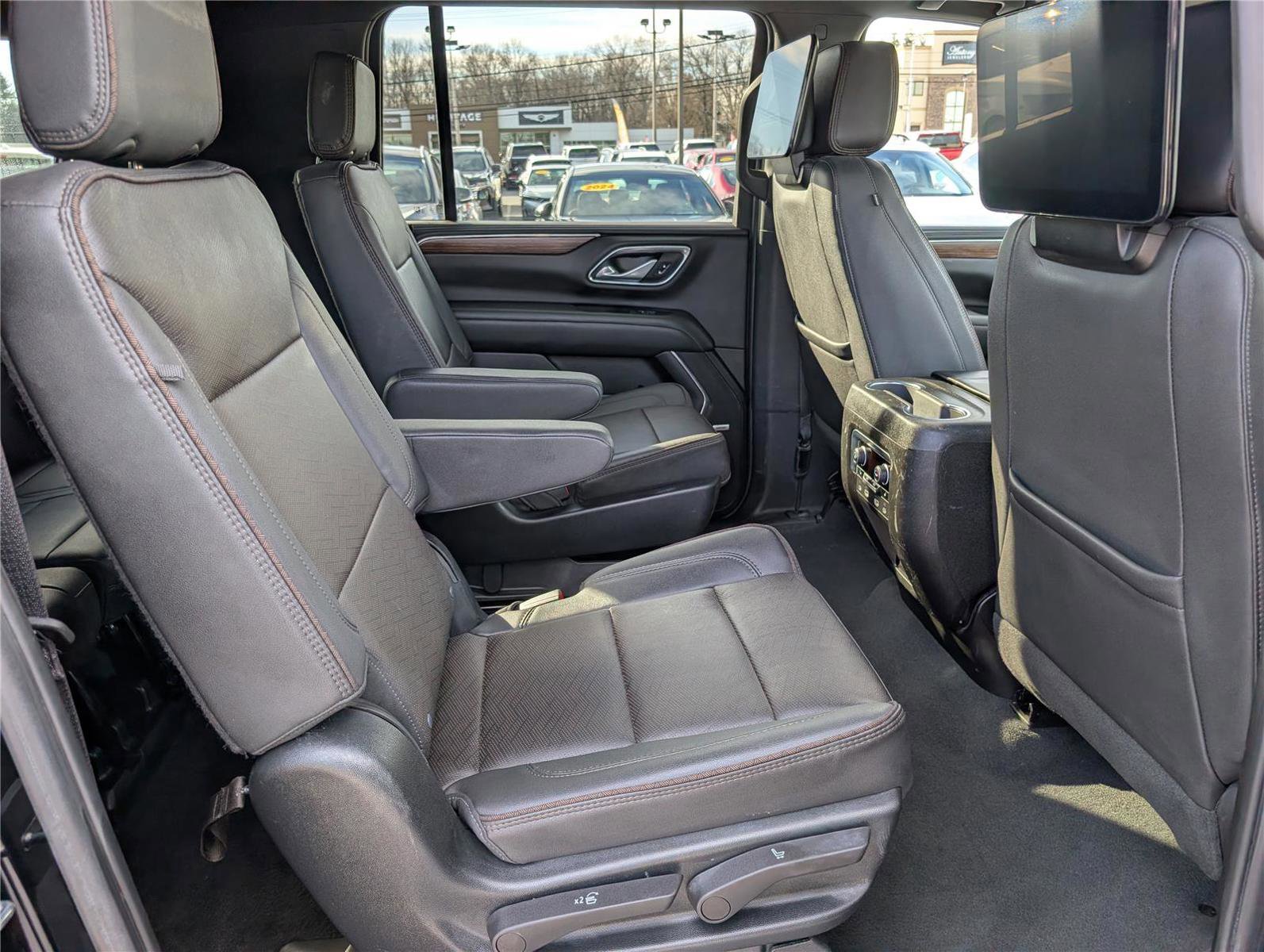 Used 2023 Chevrolet Suburban High Country w/ Advanced Technology Package image 13