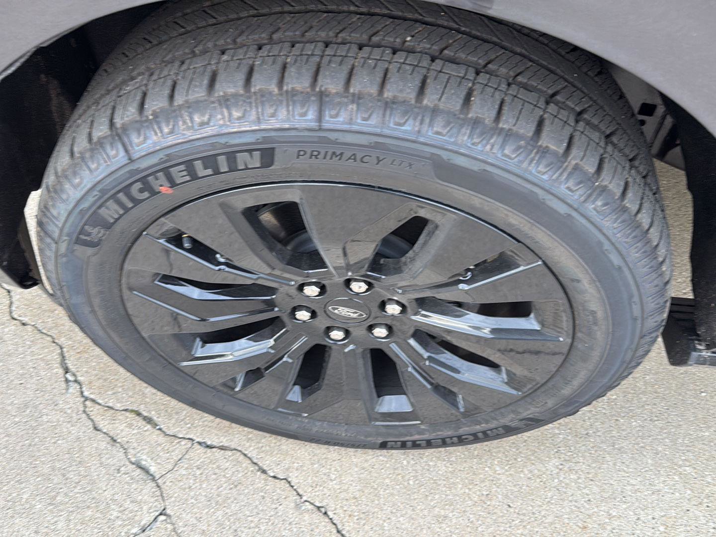 New 2025 Ford Expedition Platinum w/ Stealth Appearance Package image 9