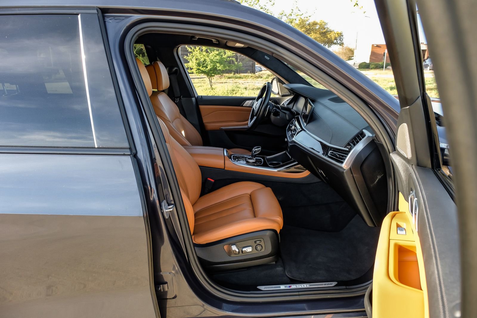 Used 2021 BMW X7 M50i w/ Executive Package image 36