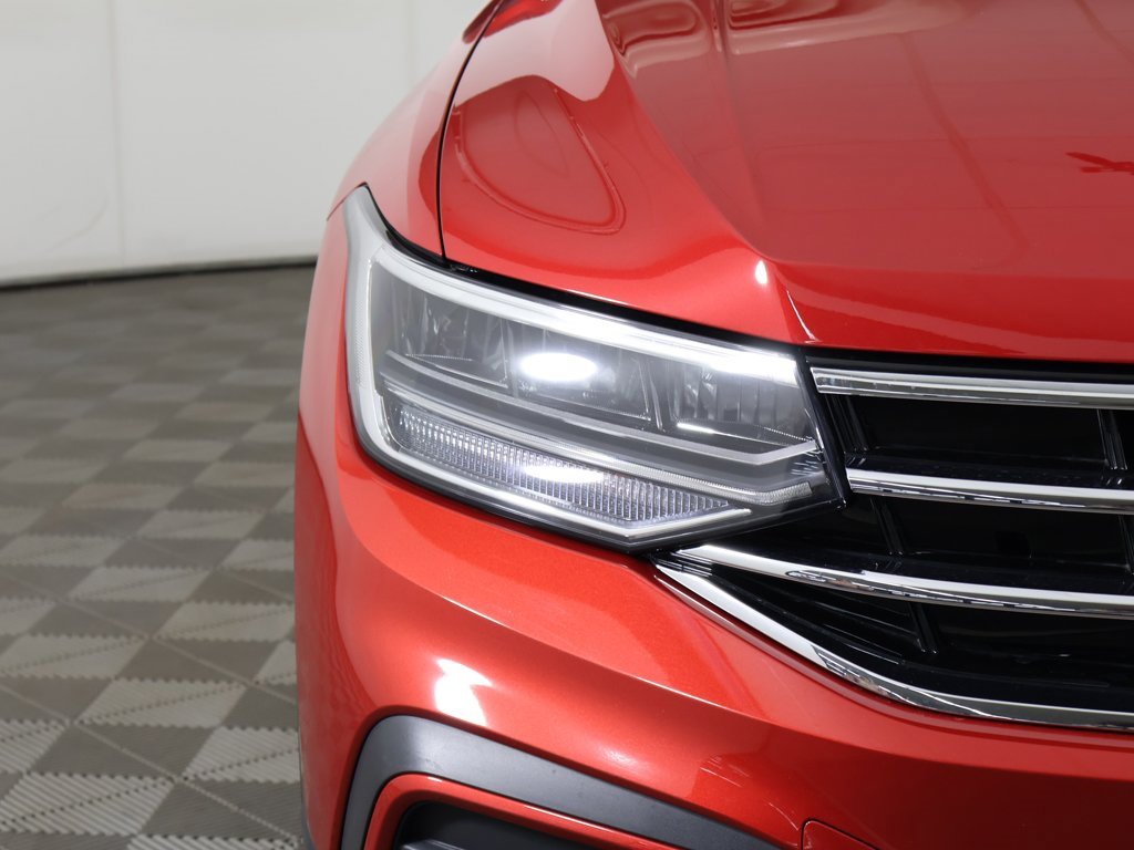 Used 2023 Volkswagen Tiguan SE image 12
