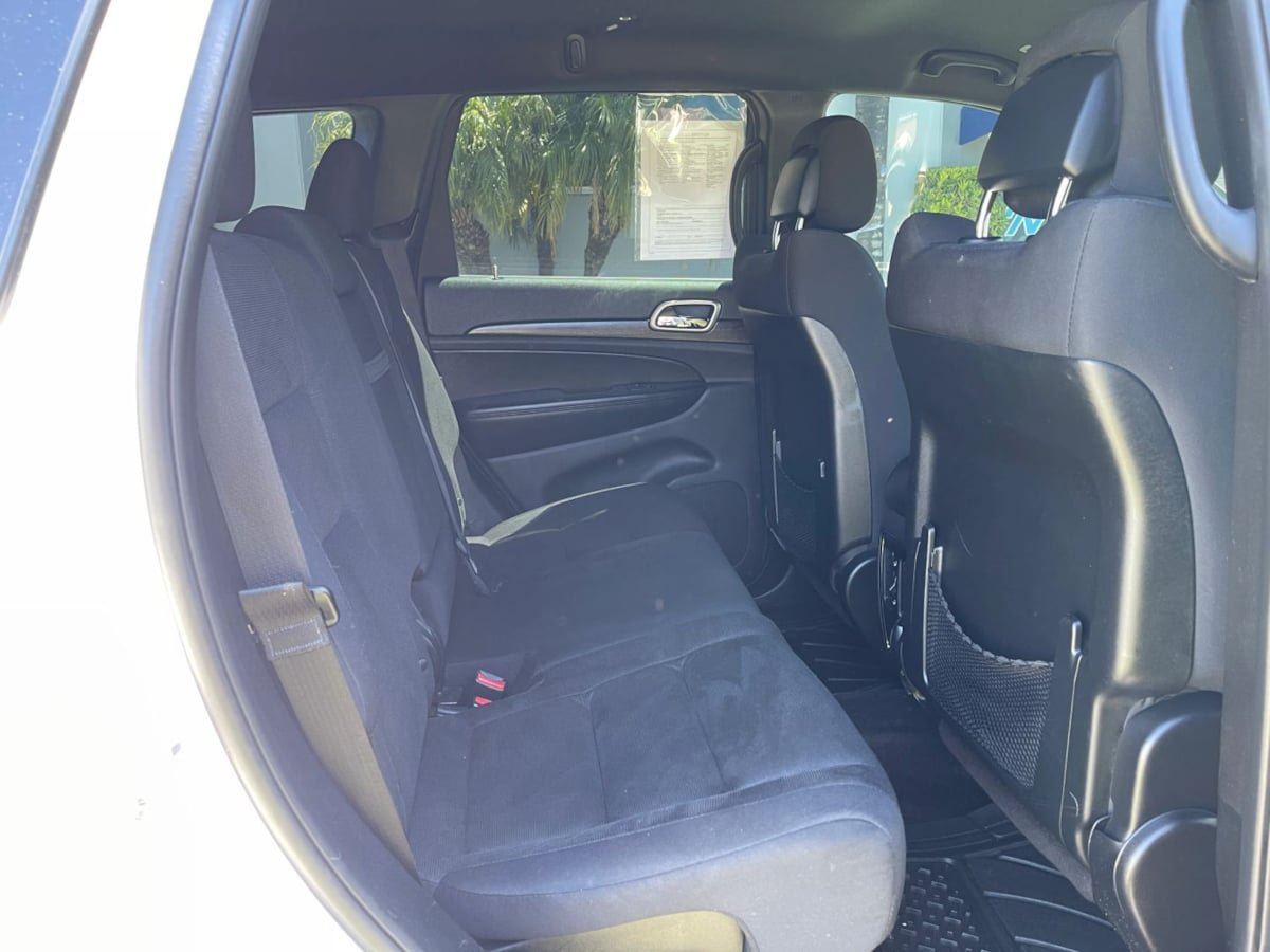 Used 2017 Jeep Grand Cherokee Laredo RWD image 23