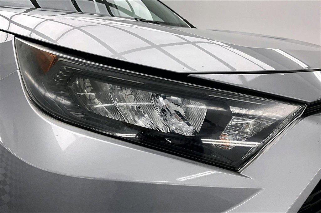 Used 2019 Toyota RAV4 LE image 29