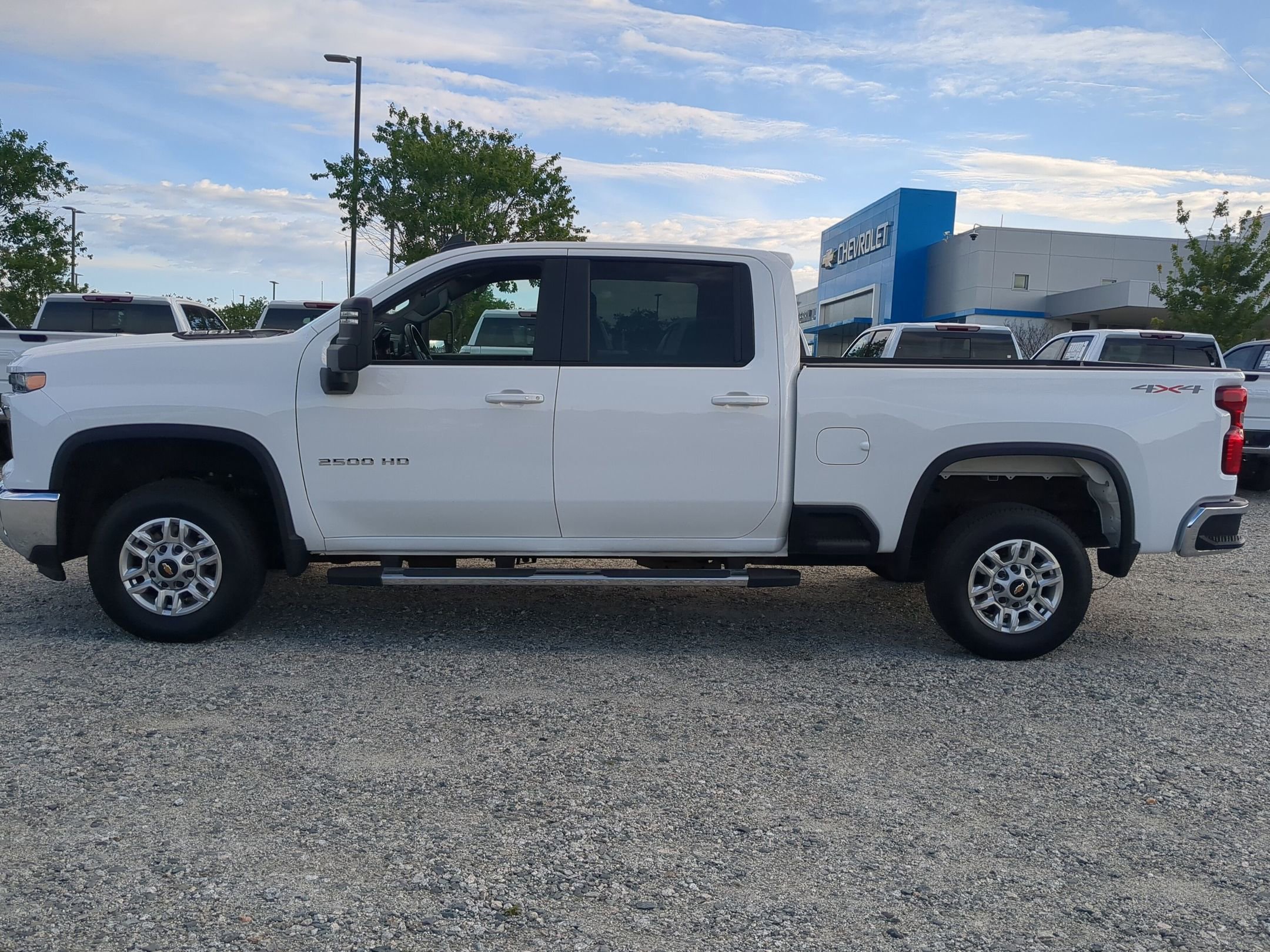 Used 2025 Chevrolet Silverado 2500 LT w/ Convenience Package AWD/4WD image 7