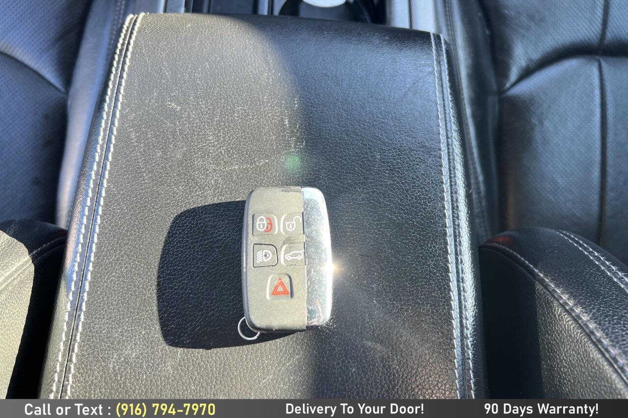 Used 2018 Land Rover Range Rover Evoque SE Premium image 17