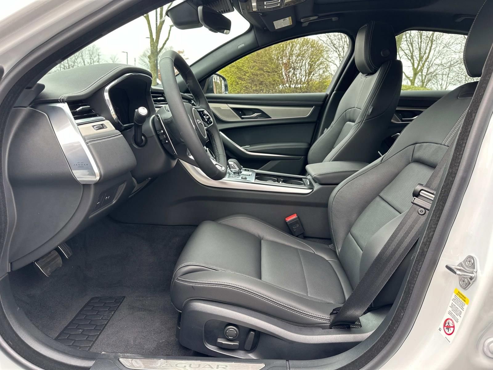 New 2024 Jaguar XF R-Dynamic SE AWD/4WD image 12