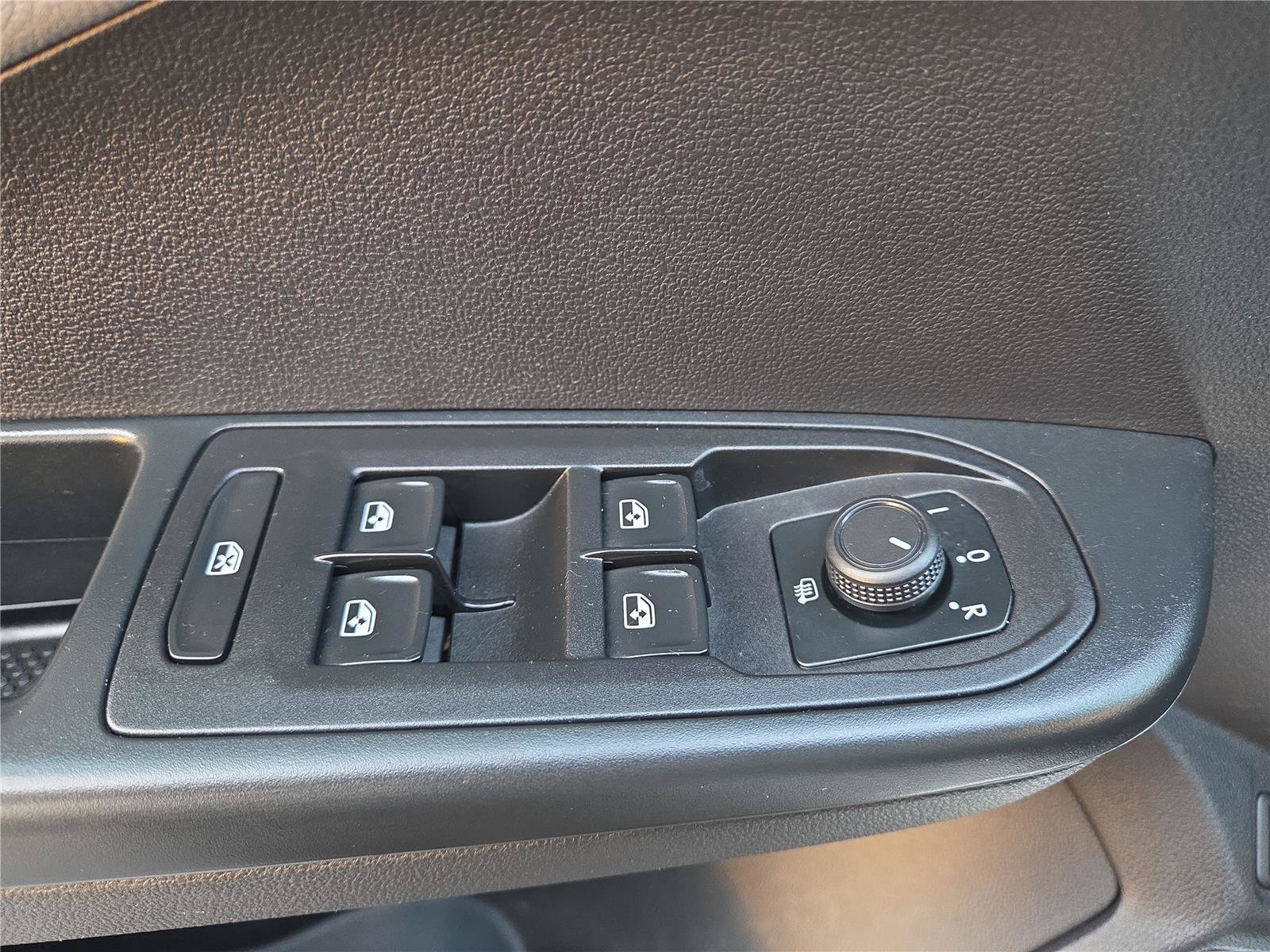 Used 2022 Volkswagen Taos SE image 13