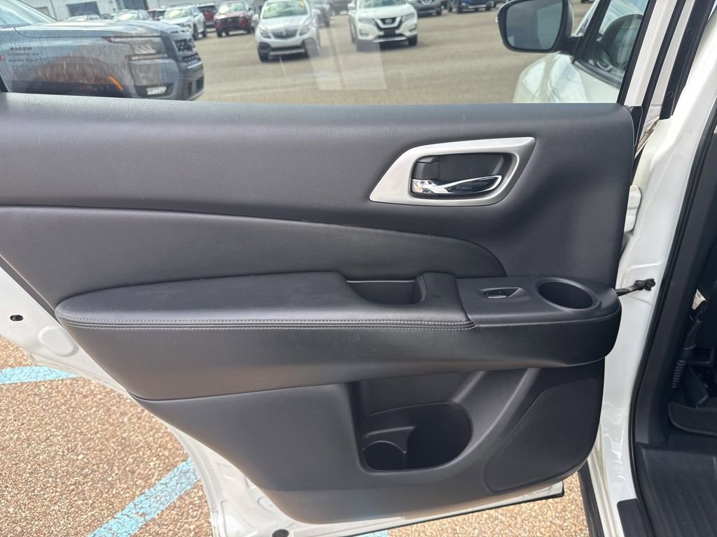 Used 2018 Nissan Pathfinder SV AWD/4WD image 33