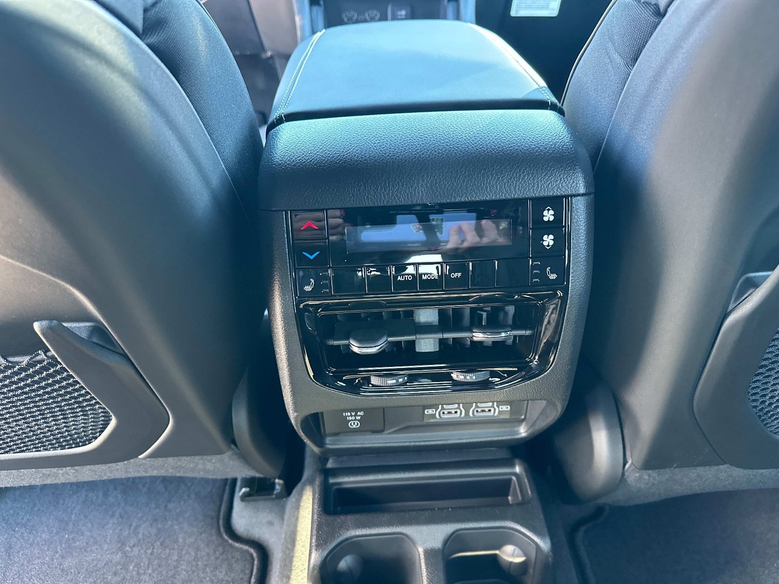 New 2025 Jeep Grand Cherokee L Overland w/ Advanced Protech Group III AWD/4WD image 18
