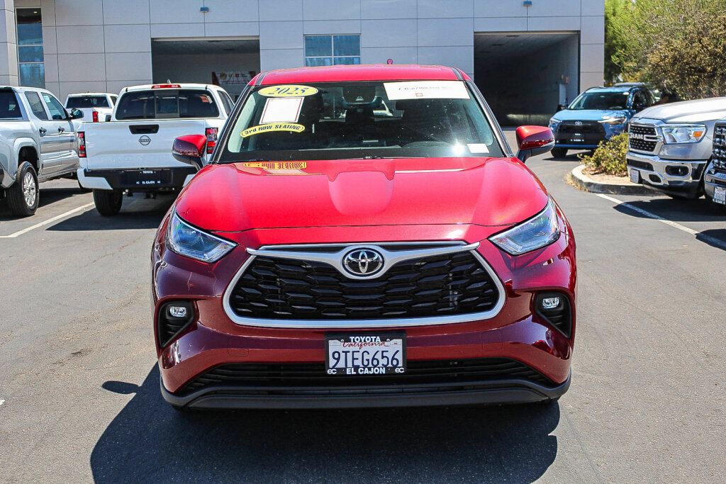 Certified 2025 Toyota Highlander LE FWD image 20