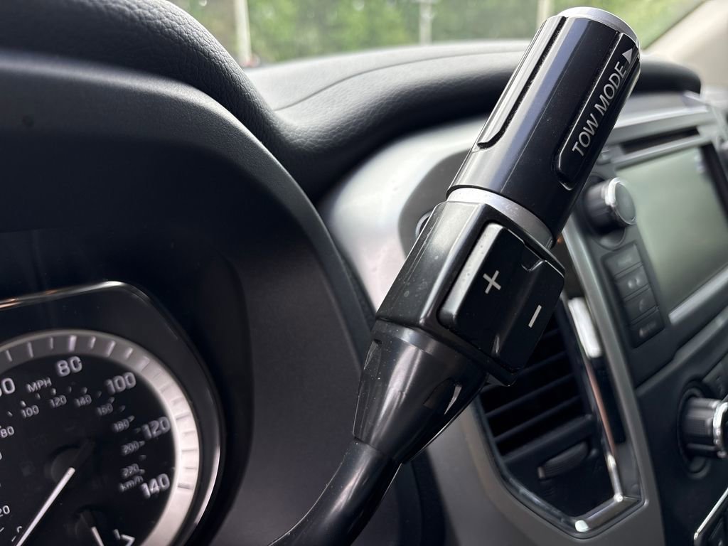 Used 2019 Nissan Titan SV image 26