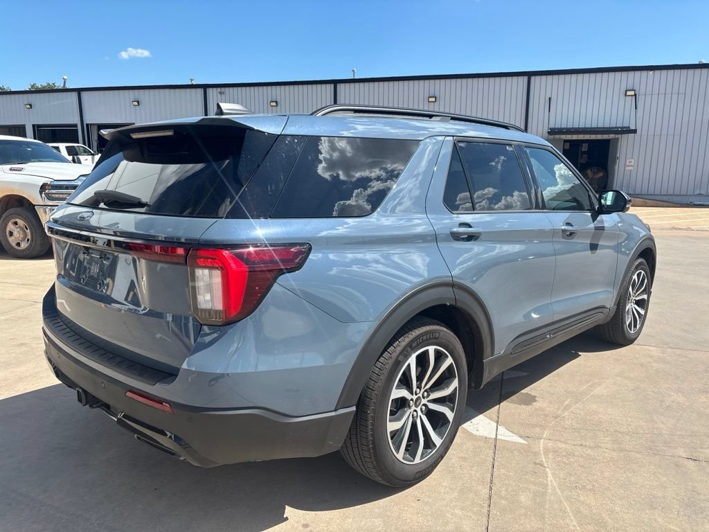 Used 2025 Ford Explorer ST-Line w/ Premium Package RWD image 6